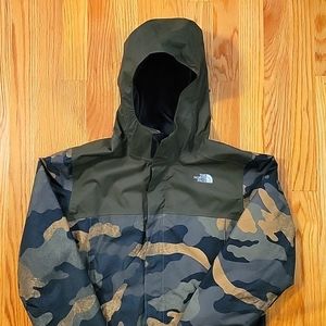 North Face Boys Resolve Reflective Jacket (British Khaki/Waxed Camo Print)
